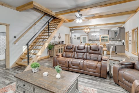 House (6 Bedrooms) | Interior