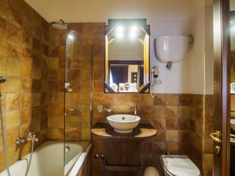 Superior Double or Twin Room | Bathroom | Combined shower/tub, free toiletries, hair dryer, bidet