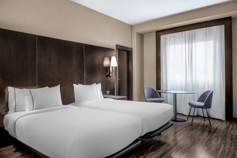 Standard Room, 3 Twin Beds, Non Smoking | Hypo-allergenic bedding, minibar, in-room safe, desk