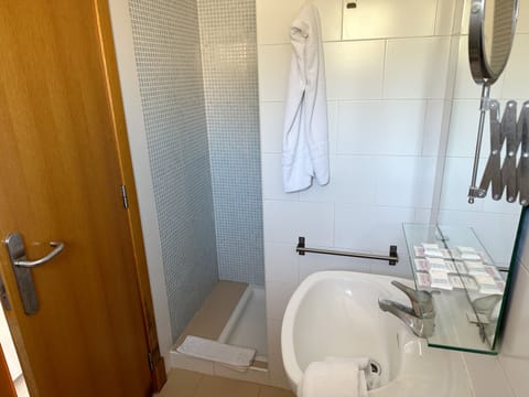 Single Room, Balcony (Free Beach Shuttle) | Bathroom | Designer toiletries, towels