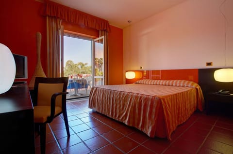 Double Room, 1 Double or 2 Twin Beds, Sea View | Premium bedding, minibar, in-room safe, desk