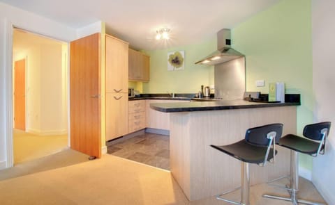 Comfort Apartment | Private kitchen | Electric kettle, toaster
