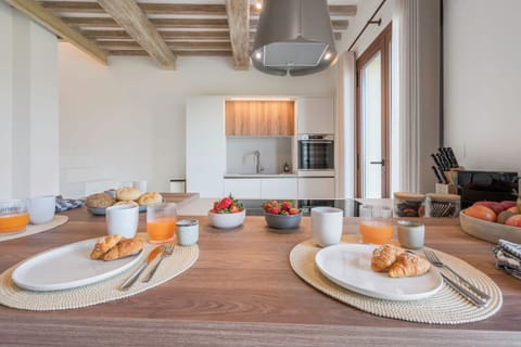 Apartment, Patio, Courtyard View | Private kitchen | Fridge, oven, stovetop, dishwasher