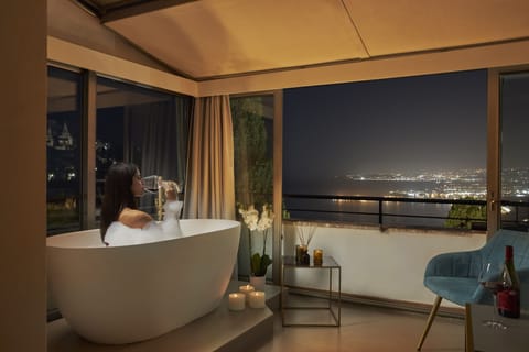 Exclusive Suite, Bathtub, Sea View (Sea and Etna view) | Minibar, in-room safe, desk, soundproofing