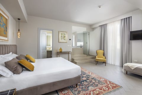 Luxury Room, 1 Bedroom, Private Pool, City View | Minibar, in-room safe, desk, soundproofing