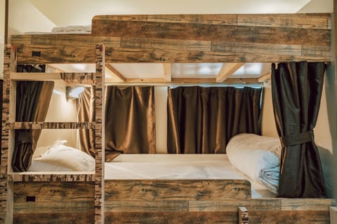 Shared Dormitory, Mixed Dorm, Beach View | Free WiFi, bed sheets