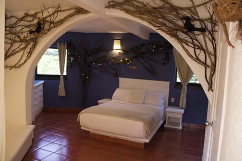 Room, 1 Double Bed, Pets Allowed, Mountain View | Individually decorated, free WiFi, bed sheets