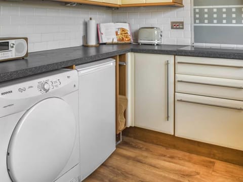 Apartment | Private kitchen | Fridge, microwave, oven, stovetop