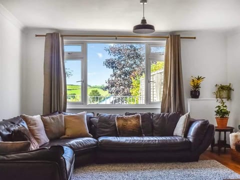 Apartment | Living area | TV