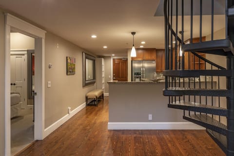 Condo, 3 Bedrooms | Interior