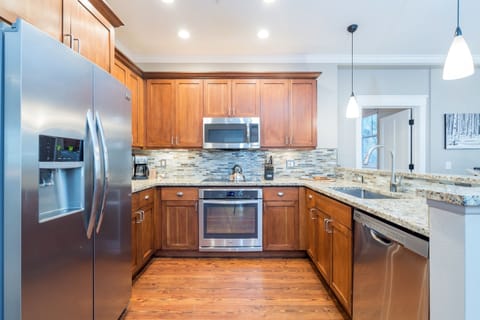 Condo, 2 Bedrooms | Private kitchen