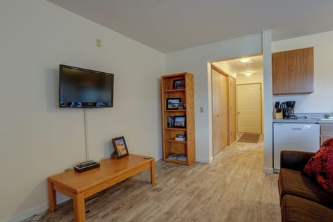 Condo, 1 Bedroom | Living area