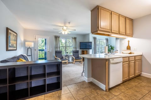 Condo, 1 Bedroom | Living area