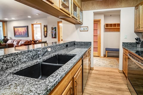 Condo, 2 Bedrooms | Interior