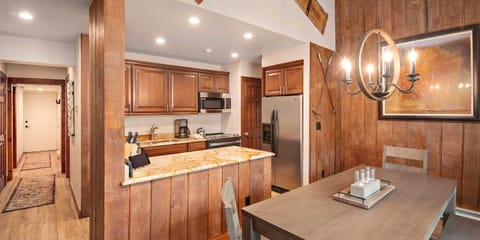 Condo, 3 Bedrooms | Private kitchen