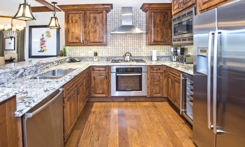 Condo, 2 Bedrooms | Private kitchen