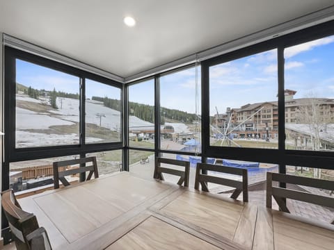 Condo, 2 Bedrooms | Dining