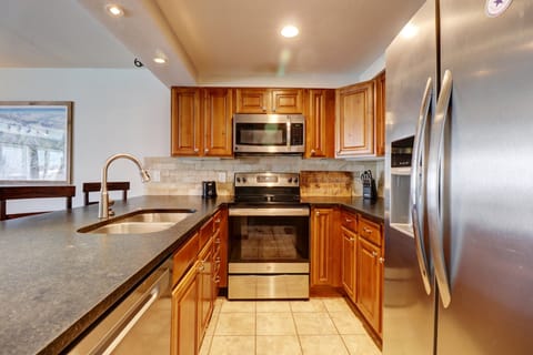 Condo, 2 Bedrooms | Private kitchen | Fridge, oven, coffee/tea maker, toaster