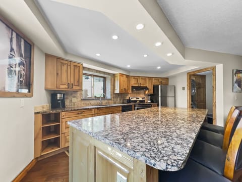 Condo, 2 Bedrooms | Private kitchen | Fridge, oven, coffee/tea maker, toaster