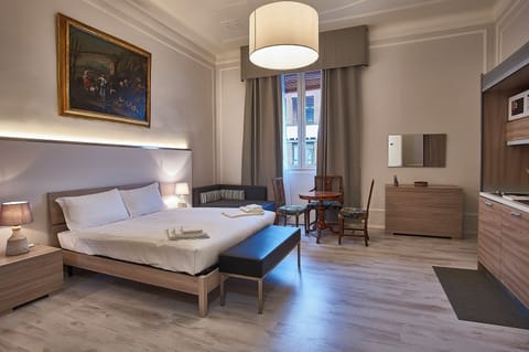 Comfort Apartment, 1 Queen Bed with Sofa bed | Blackout drapes, iron/ironing board, free WiFi