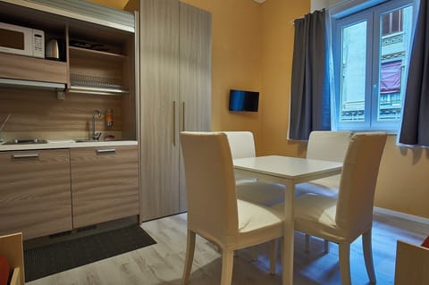 Classic Apartment, 2 Bedrooms | Private kitchen