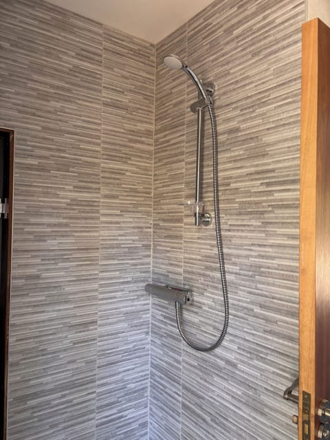 Gym garden cabin | Bathroom | Hair dryer, towels, soap, shampoo