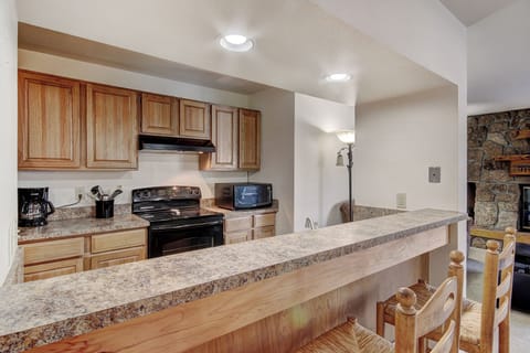 Condo, 2 Bedrooms | Private kitchen