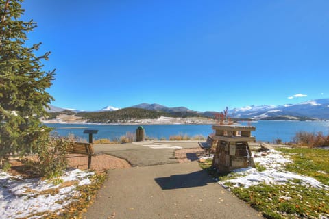 Condo, 2 Bedrooms | Property grounds