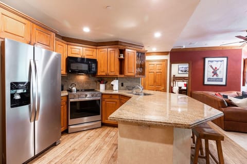 Condo, 2 Bedrooms | Private kitchen | Fridge, oven, coffee/tea maker, toaster