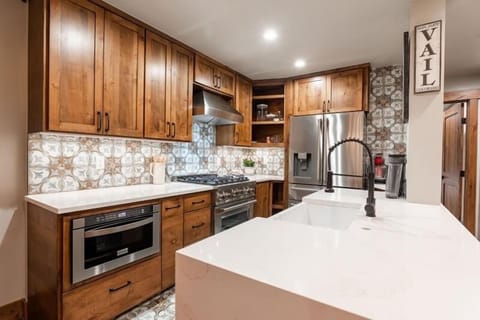 Condo, 2 Bedrooms | Private kitchen | Fridge, oven, coffee/tea maker, toaster