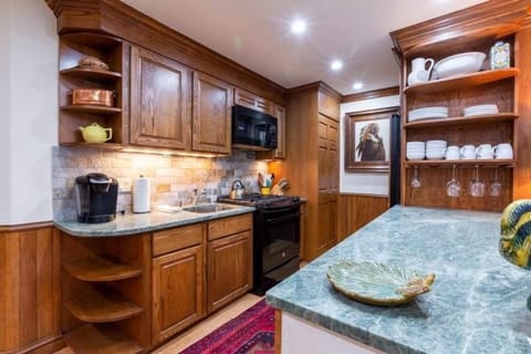 Condo, 2 Bedrooms | Private kitchen | Fridge, oven, coffee/tea maker, toaster