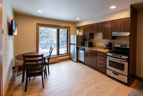 Studio | Private kitchen | Fridge, oven, coffee/tea maker, toaster