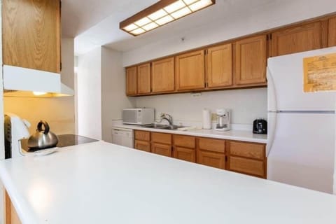 Condo, 2 Bedrooms | Private kitchen | Fridge, oven, coffee/tea maker, toaster