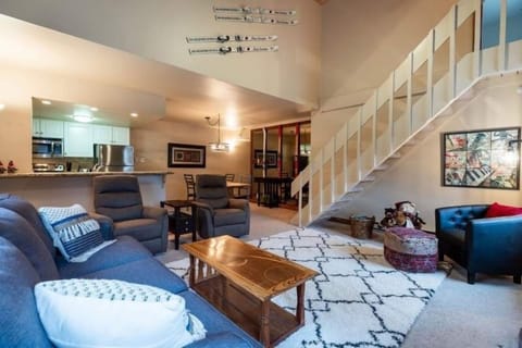 Condo, 2 Bedrooms | Living area