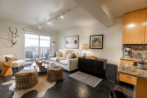 Condo, 1 Bedroom | Living area