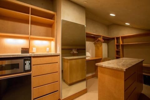 Condo, 3 Bedrooms | Interior