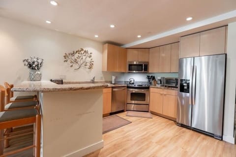 Condo, 3 Bedrooms | Private kitchen | Fridge, oven, coffee/tea maker, toaster