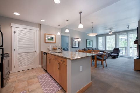 Condo, 2 Bedrooms | Interior