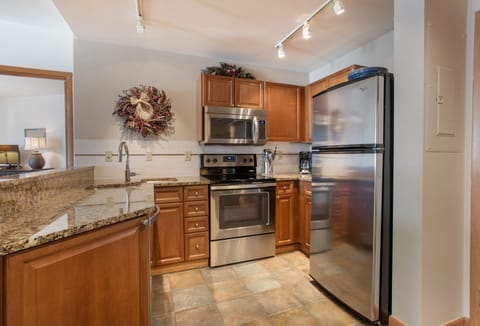 Condo, 2 Bedrooms | Private kitchen | Fridge, oven, coffee/tea maker, toaster