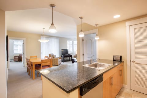 Condo, 2 Bedrooms | Interior