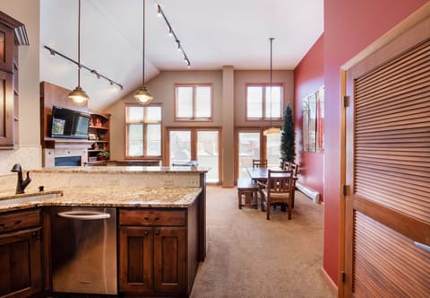 Condo, 2 Bedrooms | Private kitchen | Fridge, oven, coffee/tea maker, toaster