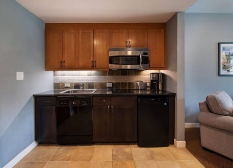 Condo, 1 Bedroom | Private kitchen | Coffee/tea maker, toaster