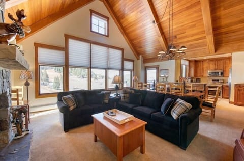 Condo, 3 Bedrooms | Living area