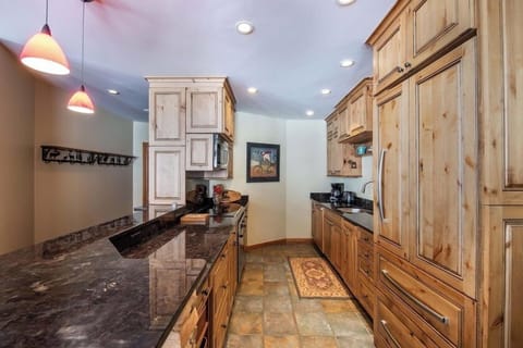 Condo, 3 Bedrooms | Private kitchen | Fridge, oven, coffee/tea maker, toaster