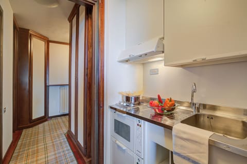 Family Apartment, 2 Bedrooms (Appartamento Principino 24 Ski in Ski) | Private kitchen | Fridge, oven, stovetop, dishwasher