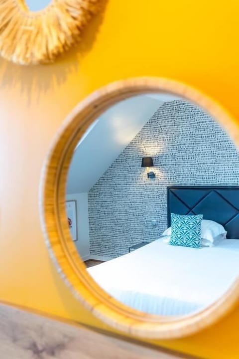 Deluxe Double Room, 1 King Bed, Sea View | Premium bedding, in-room safe, desk, blackout drapes