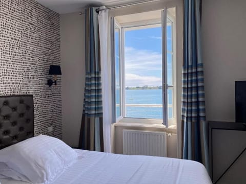 Deluxe Double Room, 1 King Bed, Sea View | Premium bedding, in-room safe, desk, blackout drapes