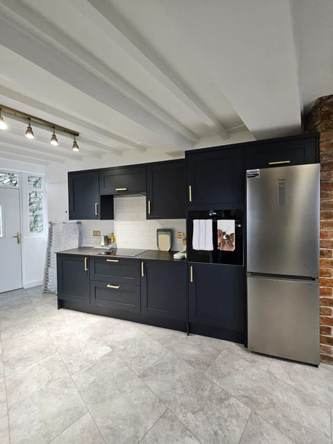 House, 4 Bedrooms, Smoking, Balcony | Interior