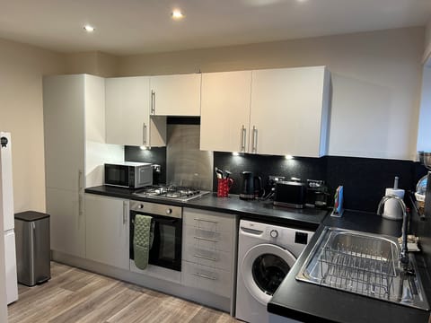 Cottage, 2 Bedrooms | Private kitchen | Fridge, microwave, oven, stovetop