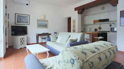 Apartment (1 Bedroom) | Living area